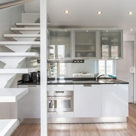 Beautiful Flat 2 Min Away From The And With Balcony In - Welkeys 니스